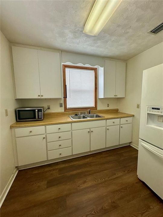 En Venta: $219,000 (6 camas, 4 baños, 2471 Pies cuadrados)