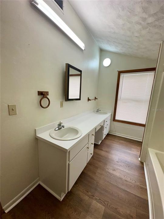 En Venta: $219,000 (6 camas, 4 baños, 2471 Pies cuadrados)