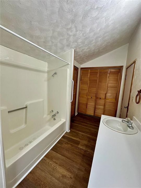 En Venta: $219,000 (6 camas, 4 baños, 2471 Pies cuadrados)