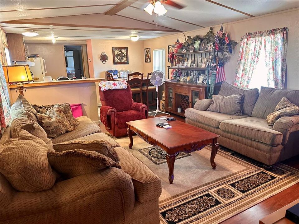 En Venta: $219,000 (6 camas, 4 baños, 2471 Pies cuadrados)