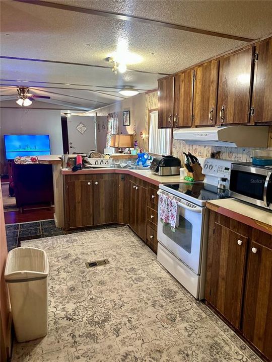 En Venta: $219,000 (6 camas, 4 baños, 2471 Pies cuadrados)