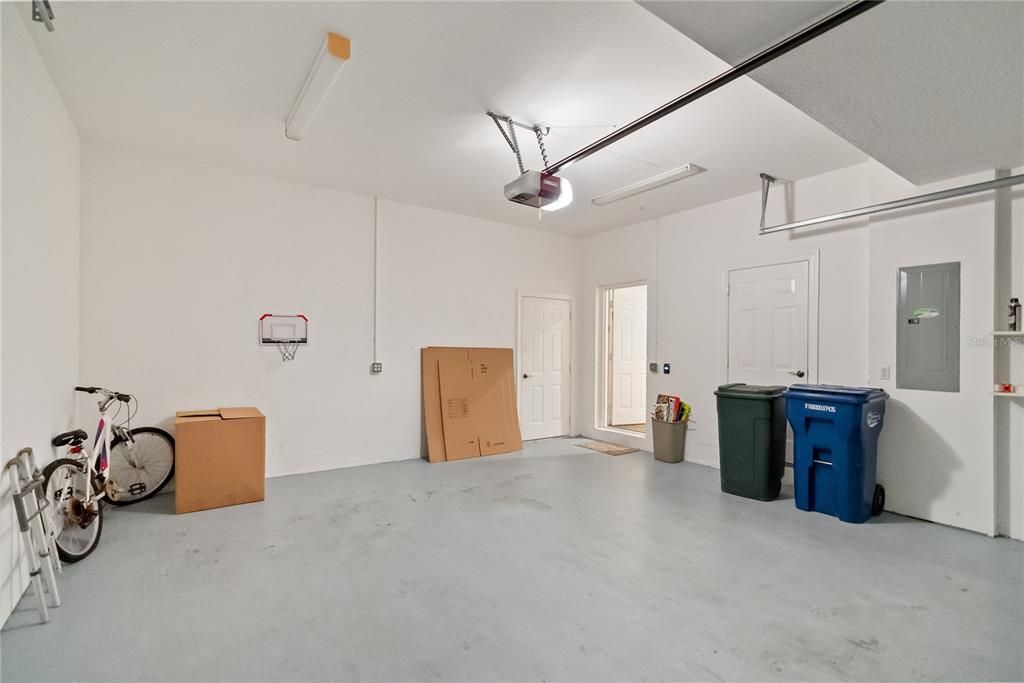 出租: $7,000 (4 贝兹, 3 浴室, 2719 平方英尺)