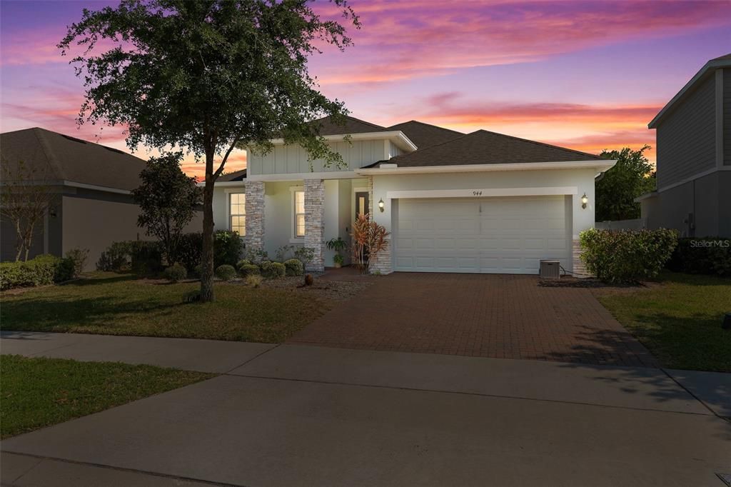 Recently Sold: $375,000 (4 beds, 2 baths, 1973 Square Feet)