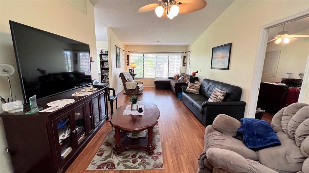 For Sale: $190,000 (2 beds, 2 baths, 1192 Square Feet)