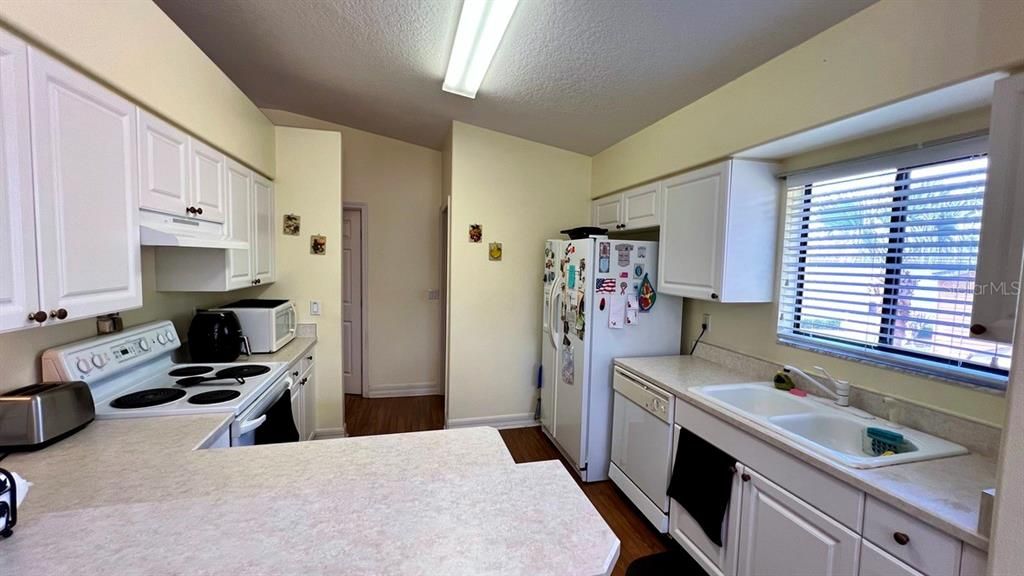 For Sale: $190,000 (2 beds, 2 baths, 1192 Square Feet)