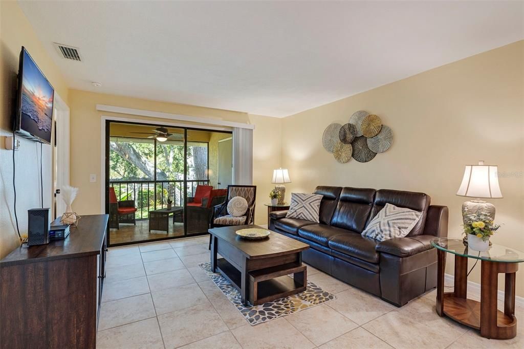 Active With Contract: $2,850 (3 beds, 2 baths, 1200 Square Feet)