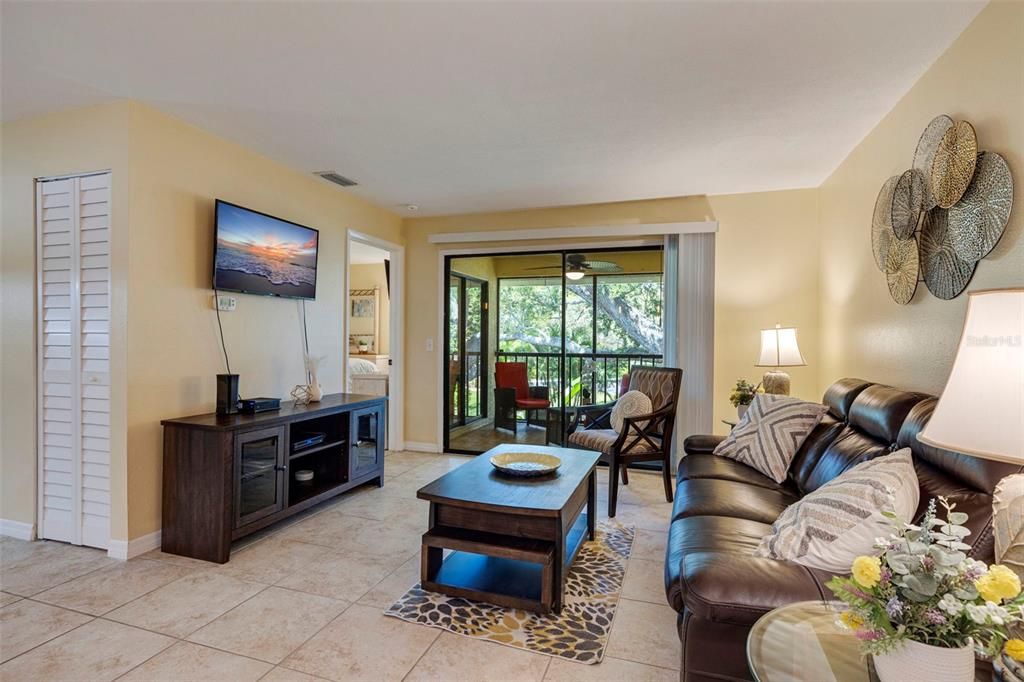 Active With Contract: $2,850 (3 beds, 2 baths, 1200 Square Feet)