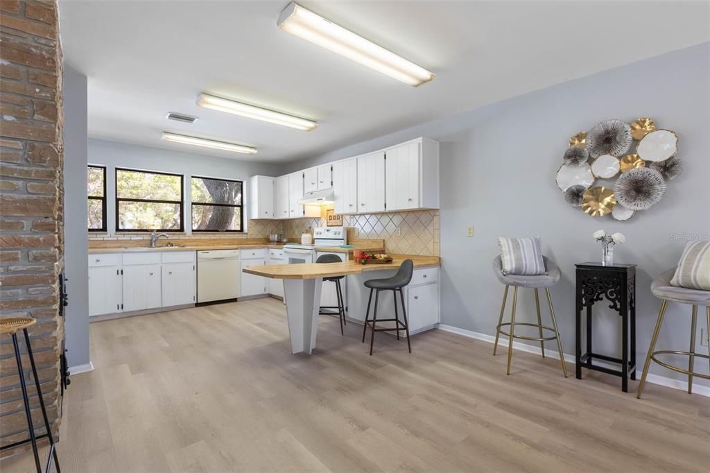 На продажу: $999,000 (2 спален, 2 ванн, 1897 Квадратных фут)