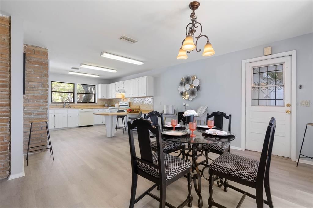 На продажу: $999,000 (2 спален, 2 ванн, 1897 Квадратных фут)