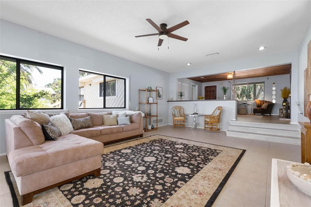 На продажу: $999,000 (2 спален, 2 ванн, 1897 Квадратных фут)