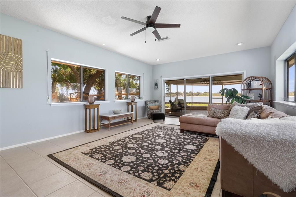 На продажу: $999,000 (2 спален, 2 ванн, 1897 Квадратных фут)