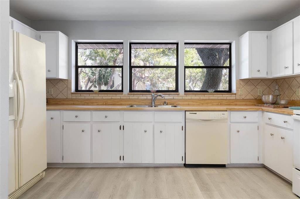 На продажу: $999,000 (2 спален, 2 ванн, 1897 Квадратных фут)