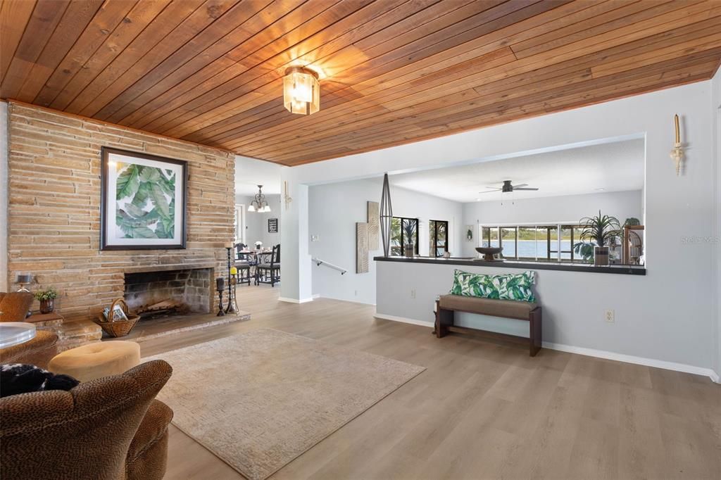 На продажу: $999,000 (2 спален, 2 ванн, 1897 Квадратных фут)