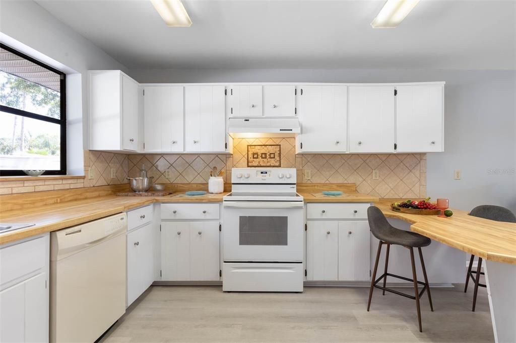 На продажу: $999,000 (2 спален, 2 ванн, 1897 Квадратных фут)