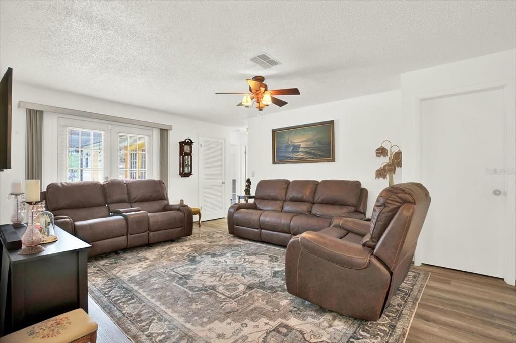 待售: $350,000 (3 贝兹, 3 浴室, 1938 平方英尺)