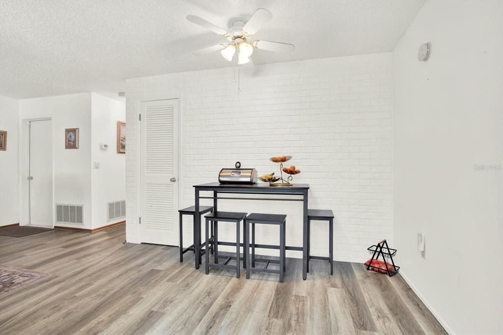 待售: $350,000 (3 贝兹, 3 浴室, 1938 平方英尺)