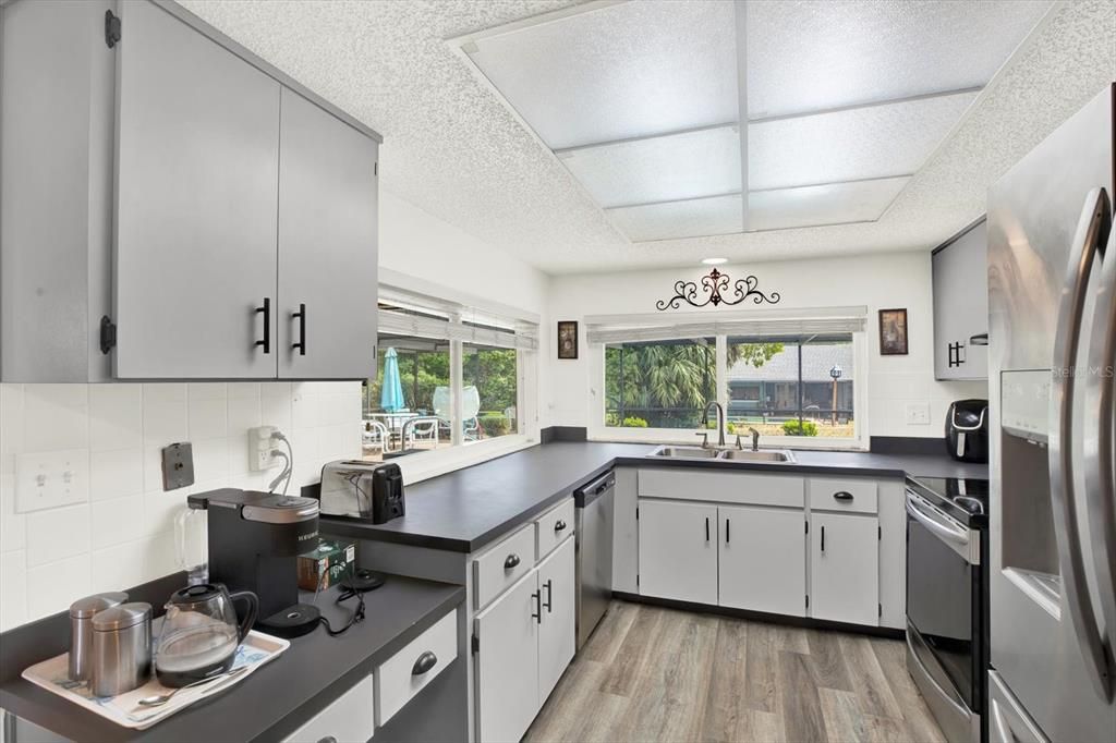 待售: $350,000 (3 贝兹, 3 浴室, 1938 平方英尺)