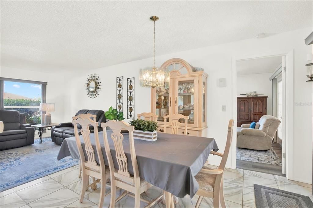 待售: $350,000 (3 贝兹, 3 浴室, 1938 平方英尺)