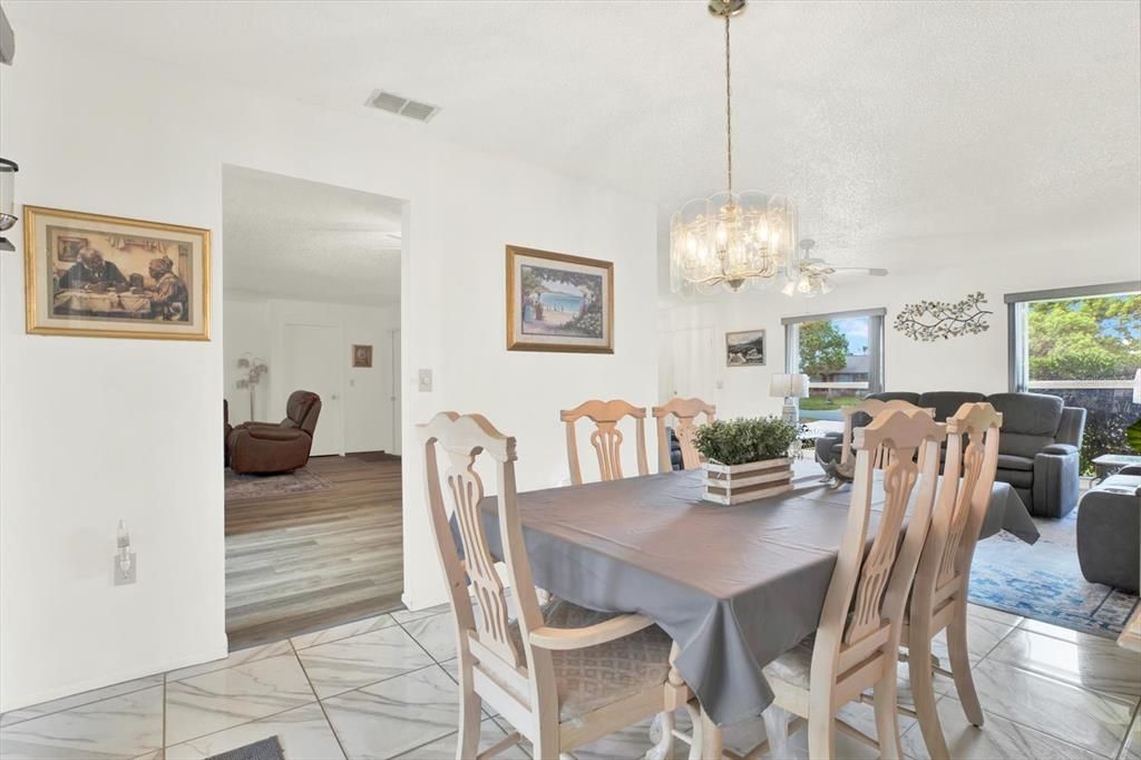 待售: $350,000 (3 贝兹, 3 浴室, 1938 平方英尺)