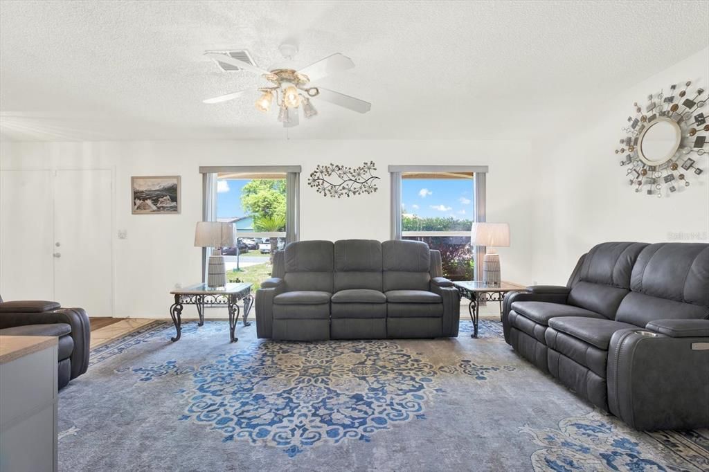 待售: $350,000 (3 贝兹, 3 浴室, 1938 平方英尺)