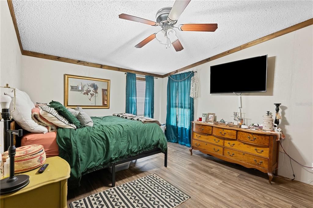 For Sale: $425,000 (4 beds, 2 baths, 2432 Square Feet)