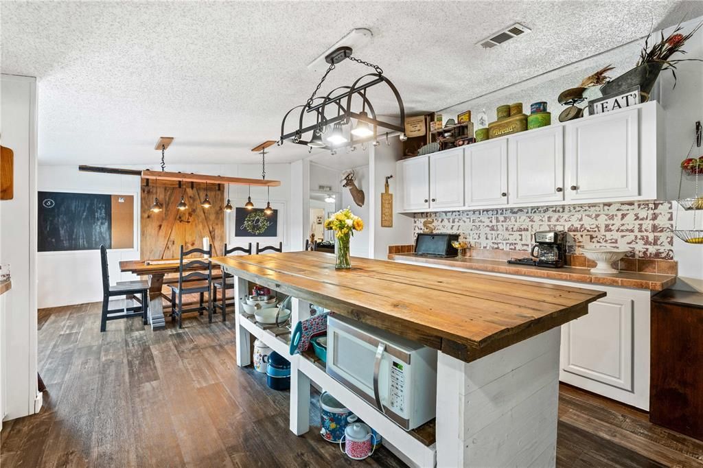 For Sale: $425,000 (4 beds, 2 baths, 2432 Square Feet)