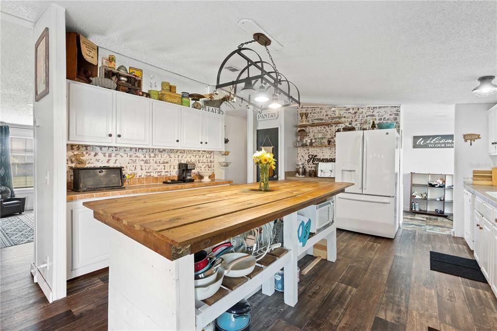 For Sale: $425,000 (4 beds, 2 baths, 2432 Square Feet)