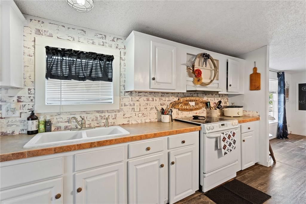 For Sale: $425,000 (4 beds, 2 baths, 2432 Square Feet)