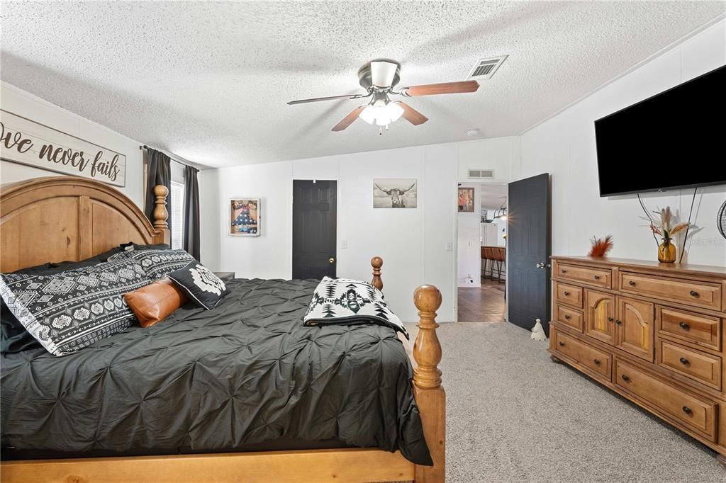 For Sale: $425,000 (4 beds, 2 baths, 2432 Square Feet)