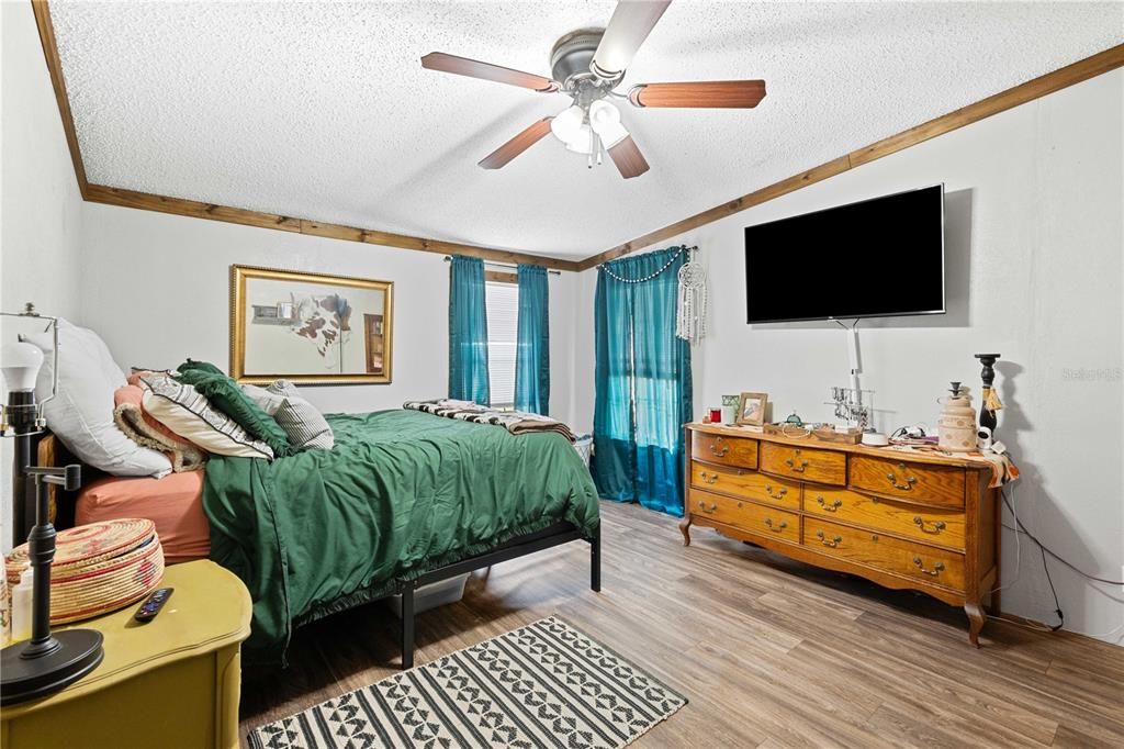 For Sale: $425,000 (4 beds, 2 baths, 2432 Square Feet)