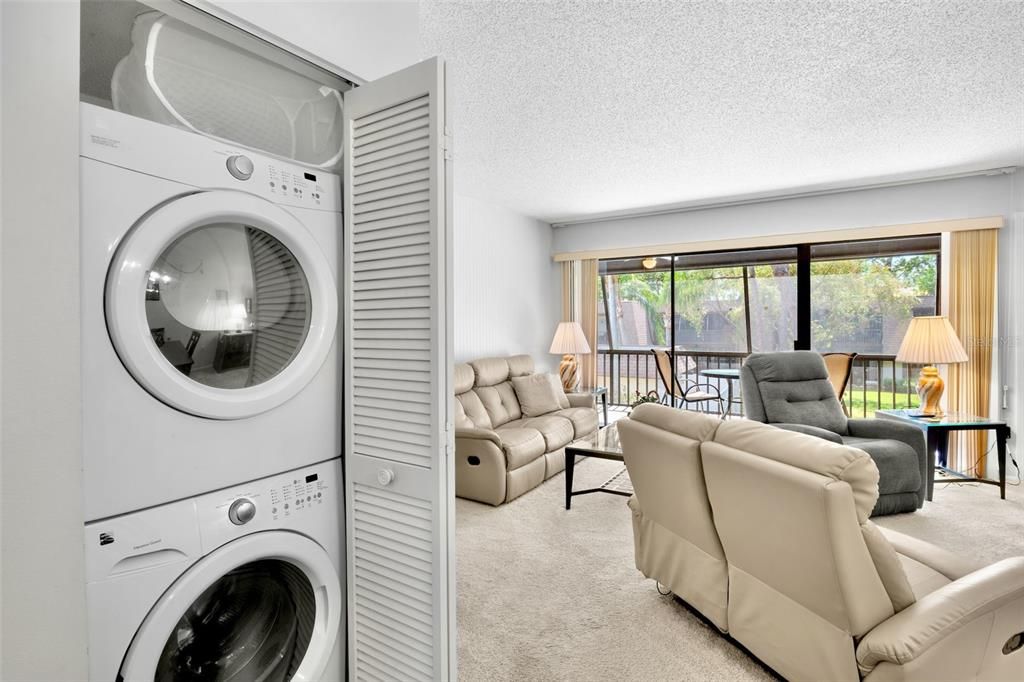 Active With Contract: $199,500 (2 beds, 2 baths, 967 Square Feet)