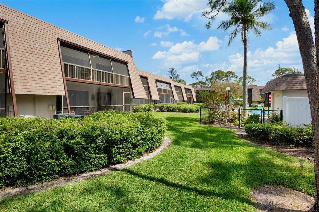 Active With Contract: $199,500 (2 beds, 2 baths, 967 Square Feet)