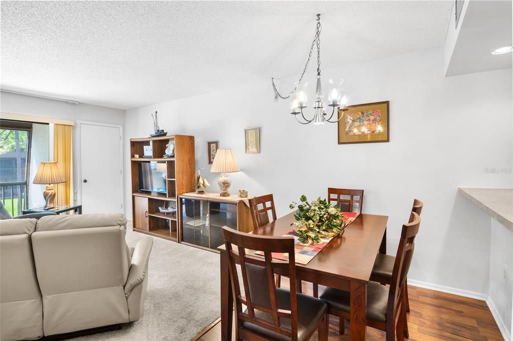 Active With Contract: $199,500 (2 beds, 2 baths, 967 Square Feet)