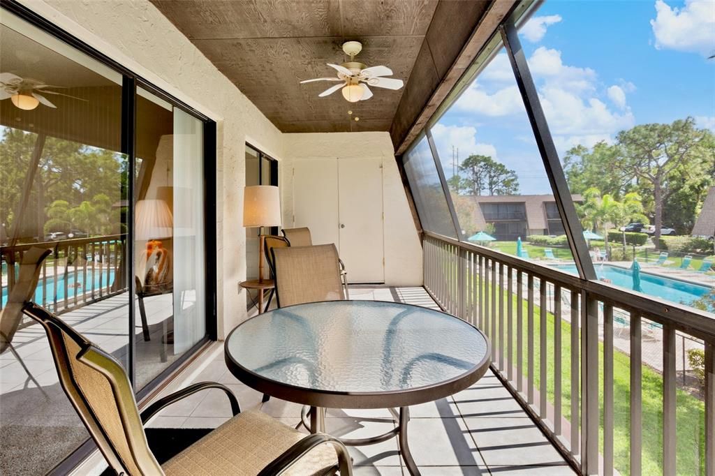 Active With Contract: $199,500 (2 beds, 2 baths, 967 Square Feet)