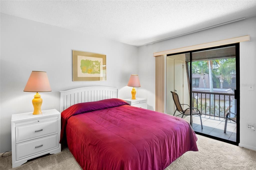 Active With Contract: $199,500 (2 beds, 2 baths, 967 Square Feet)