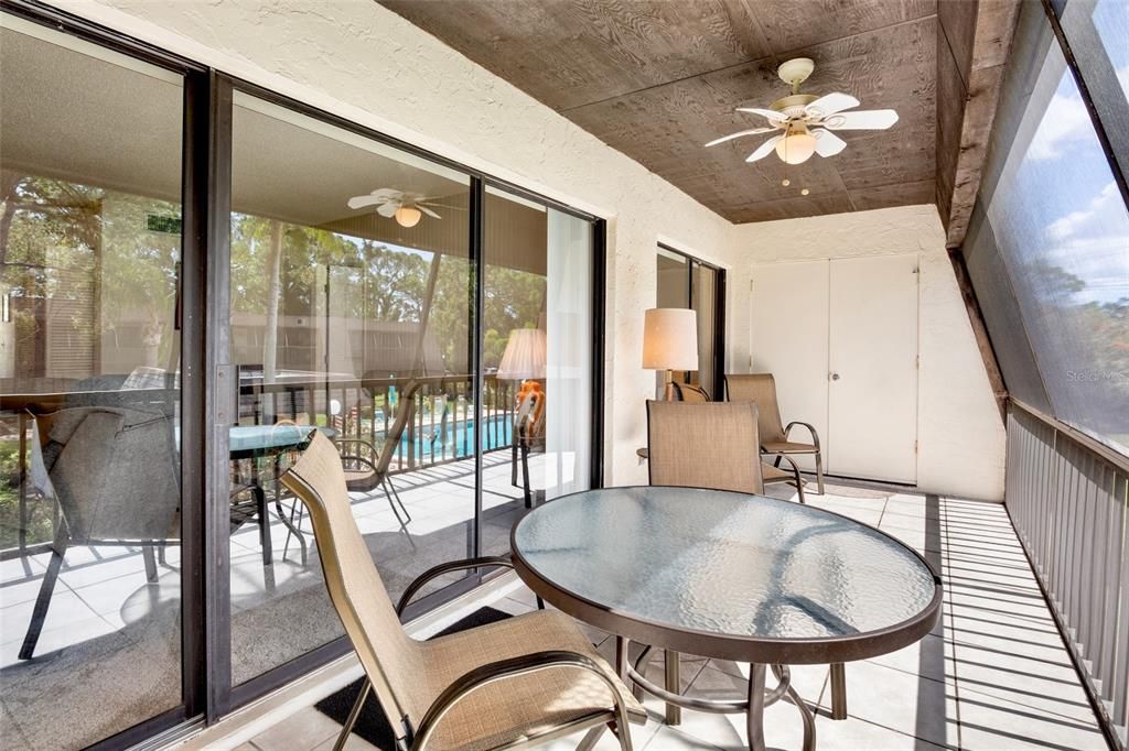 Active With Contract: $199,500 (2 beds, 2 baths, 967 Square Feet)