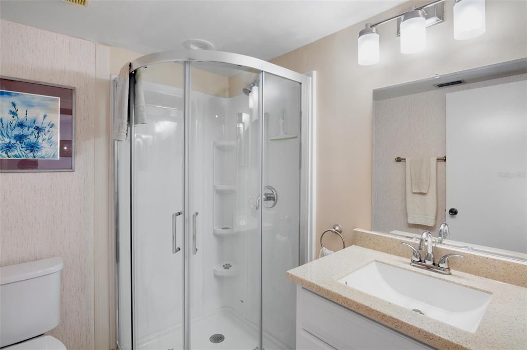 Active With Contract: $199,500 (2 beds, 2 baths, 967 Square Feet)