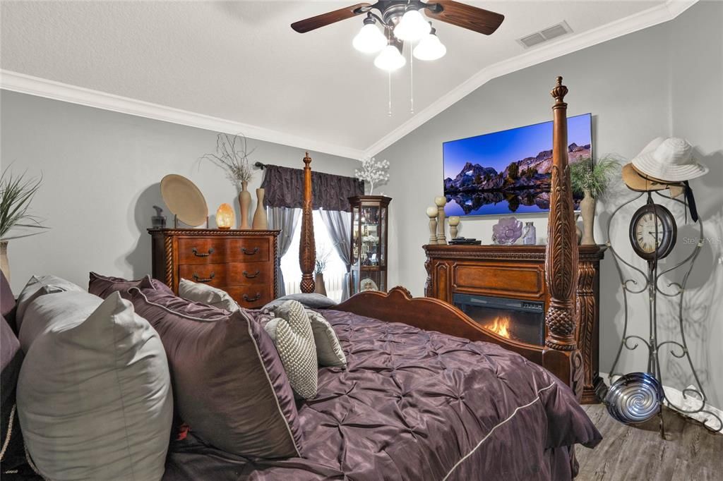 For Sale: $595,900 (4 beds, 2 baths, 2122 Square Feet)