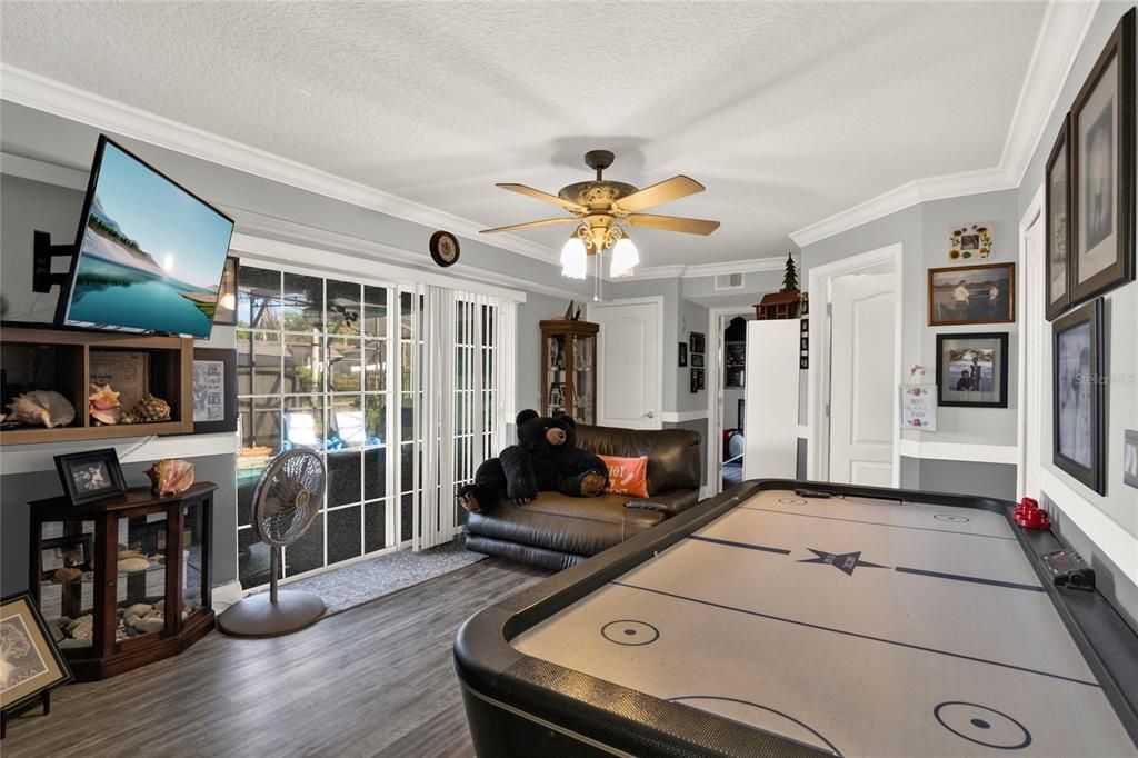 For Sale: $595,900 (4 beds, 2 baths, 2122 Square Feet)