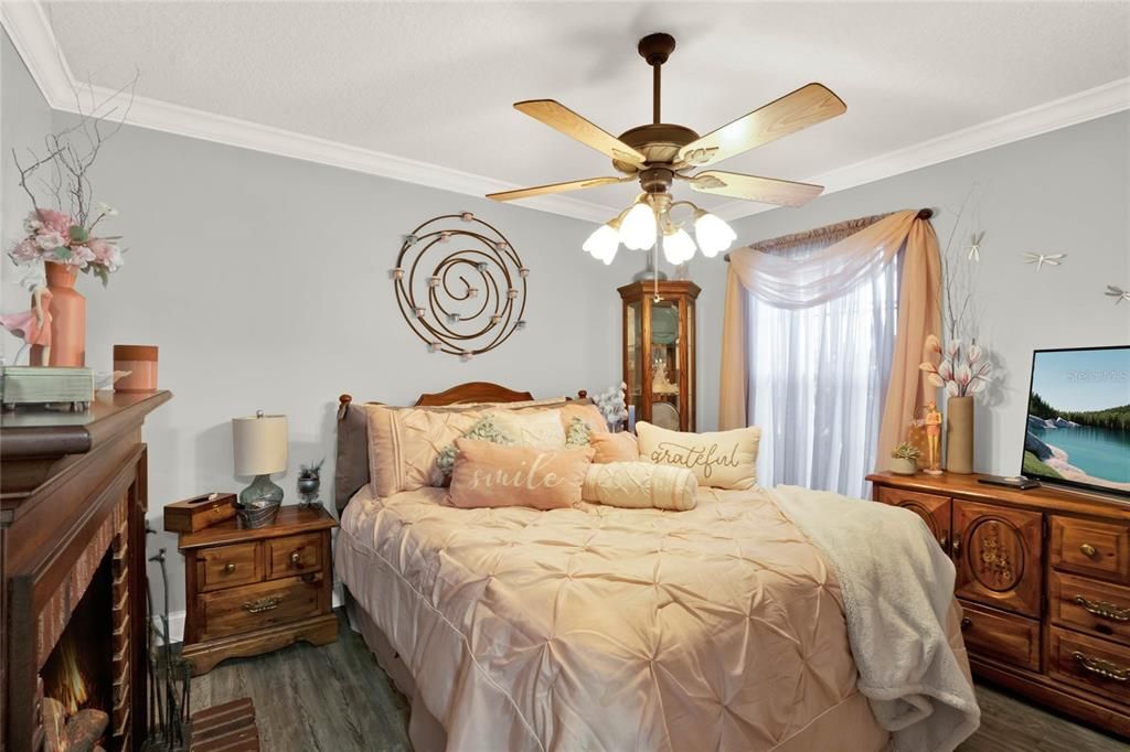 For Sale: $595,900 (4 beds, 2 baths, 2122 Square Feet)