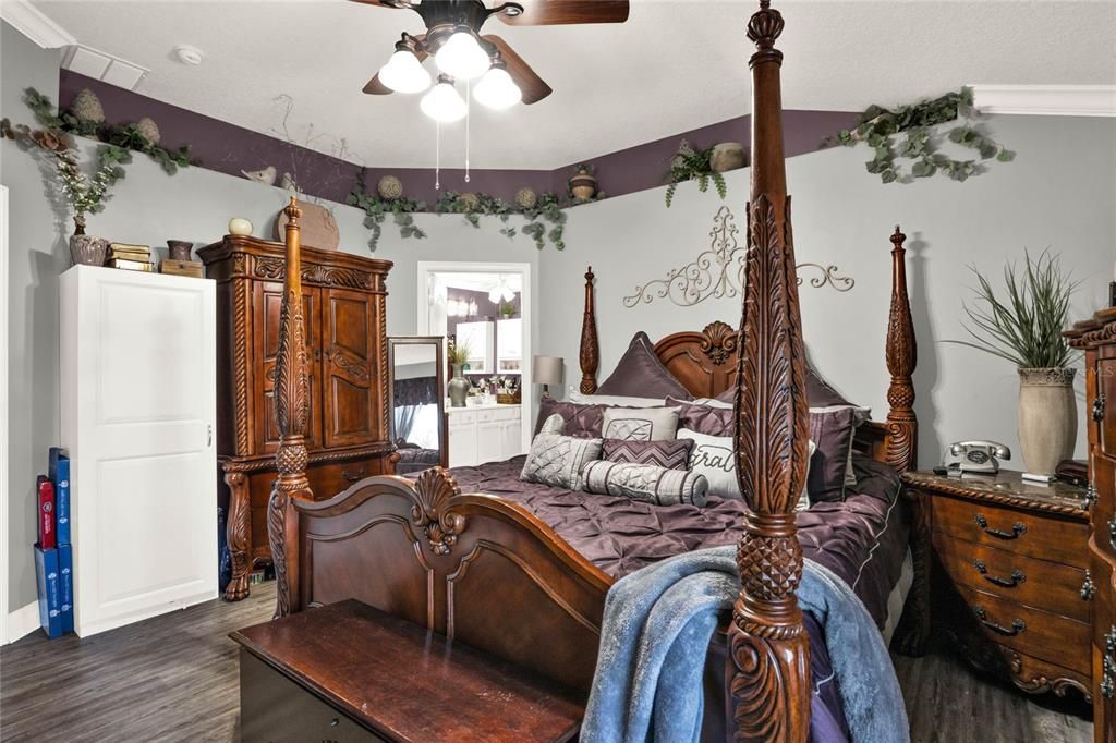 For Sale: $595,900 (4 beds, 2 baths, 2122 Square Feet)