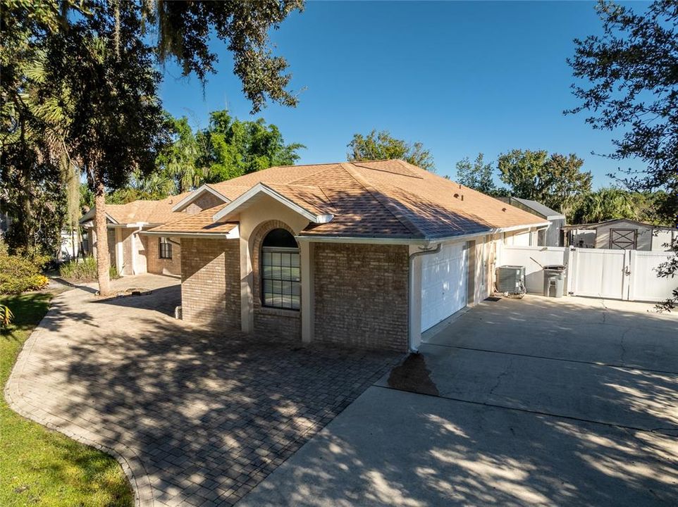 Active With Contract: $649,900 (5 beds, 2 baths, 2956 Square Feet)