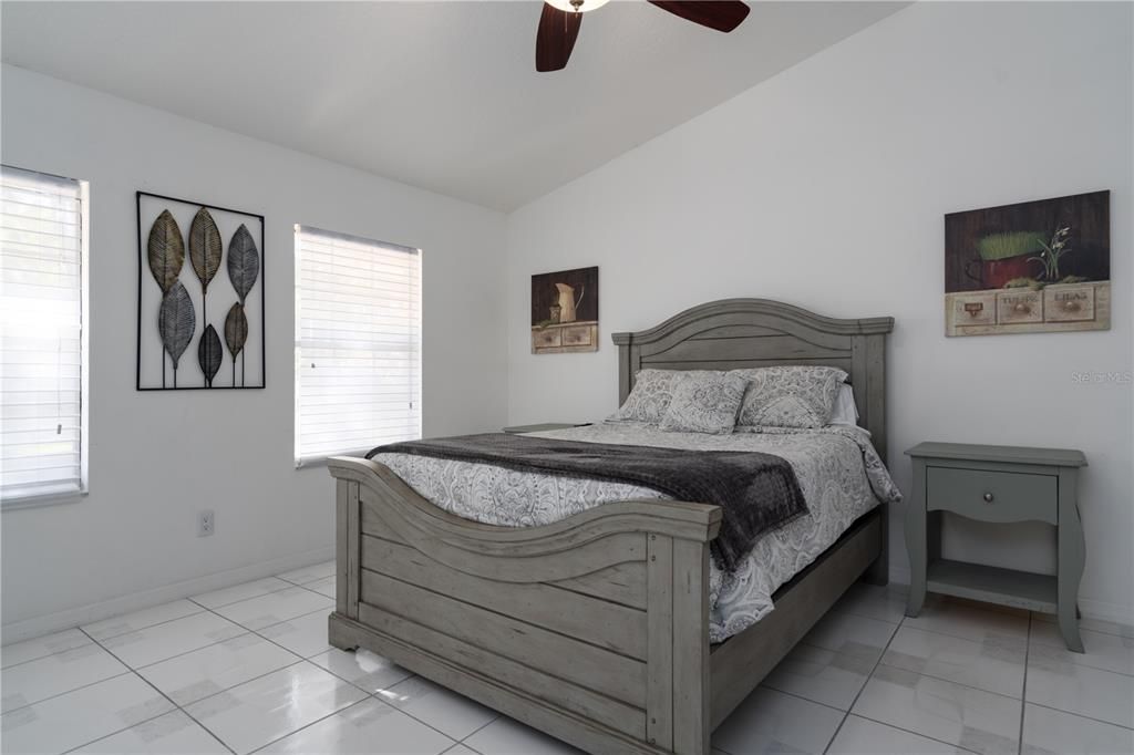 Active With Contract: $649,900 (5 beds, 2 baths, 2956 Square Feet)