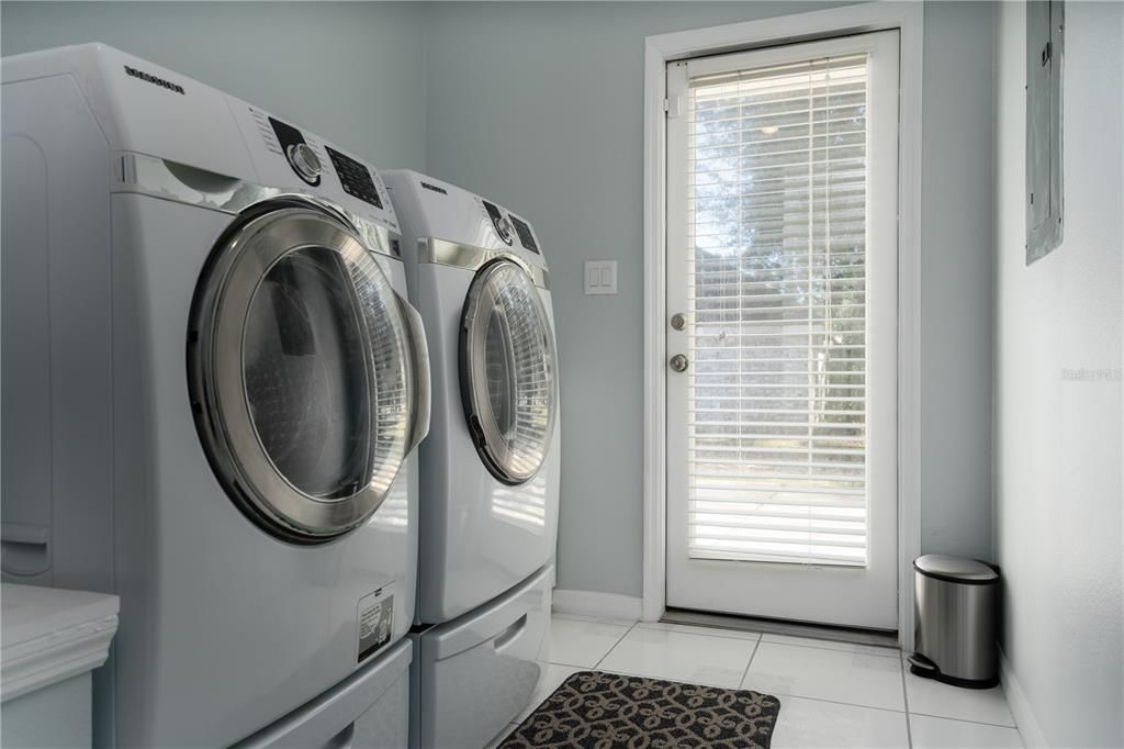 Active With Contract: $649,900 (5 beds, 2 baths, 2956 Square Feet)