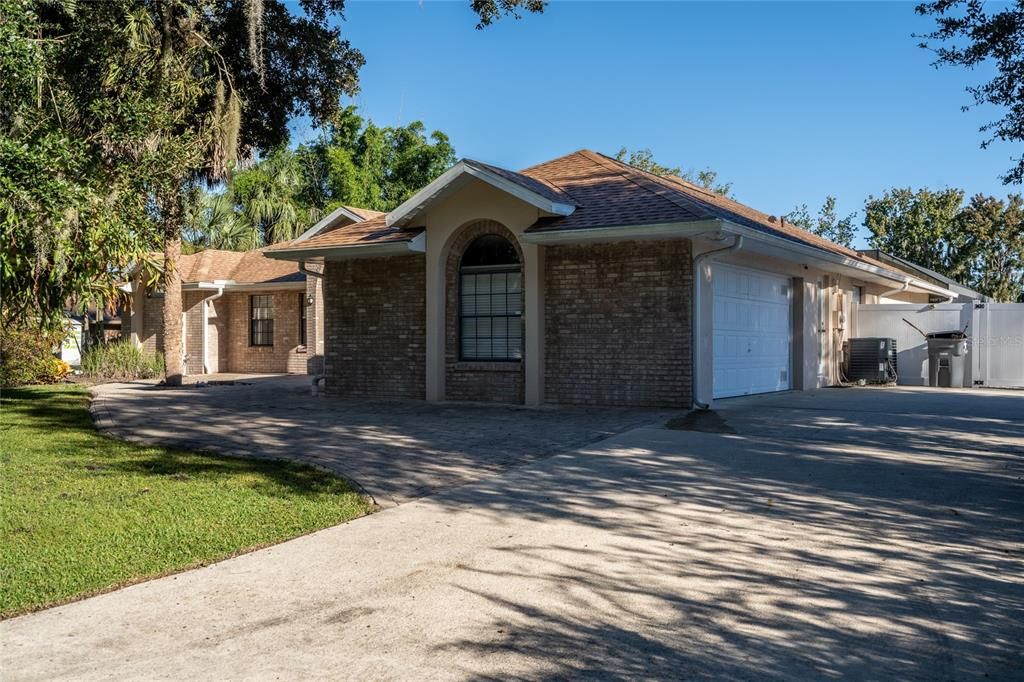 Active With Contract: $649,900 (5 beds, 2 baths, 2956 Square Feet)