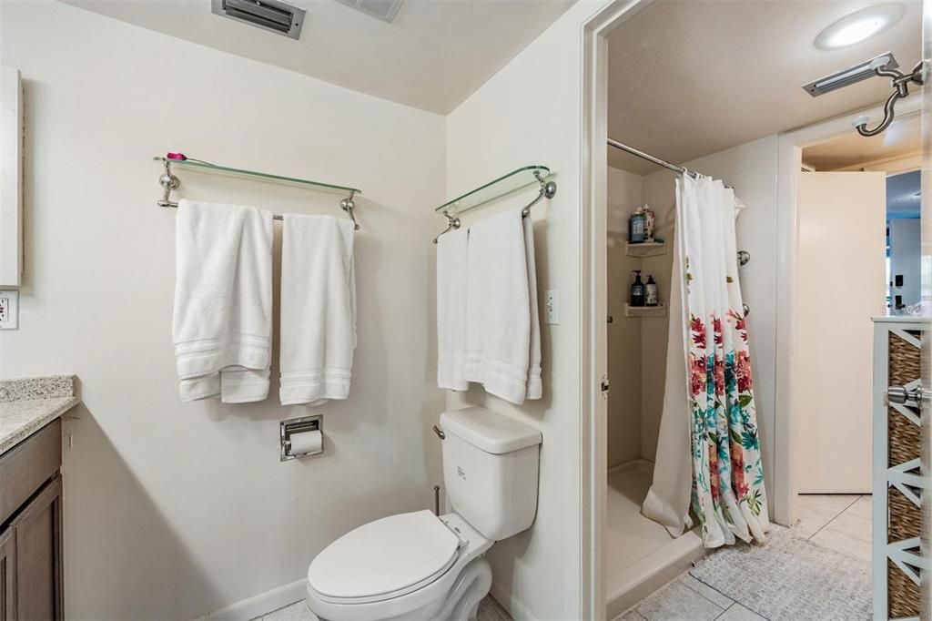 En Venta: $189,900 (2 camas, 2 baños, 1100 Pies cuadrados)