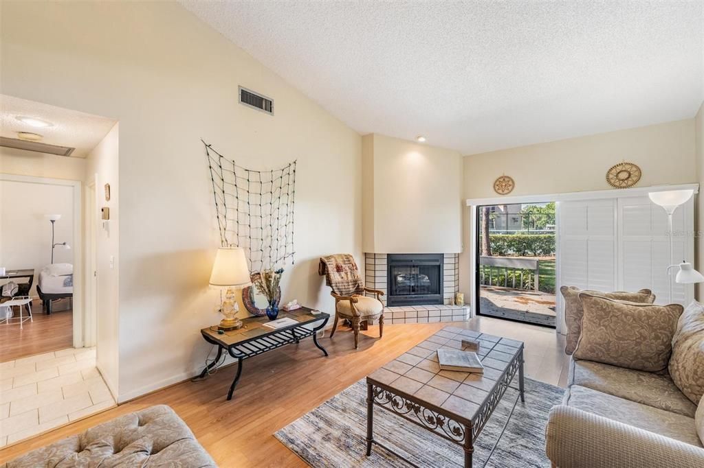 En Venta: $189,900 (2 camas, 2 baños, 1100 Pies cuadrados)