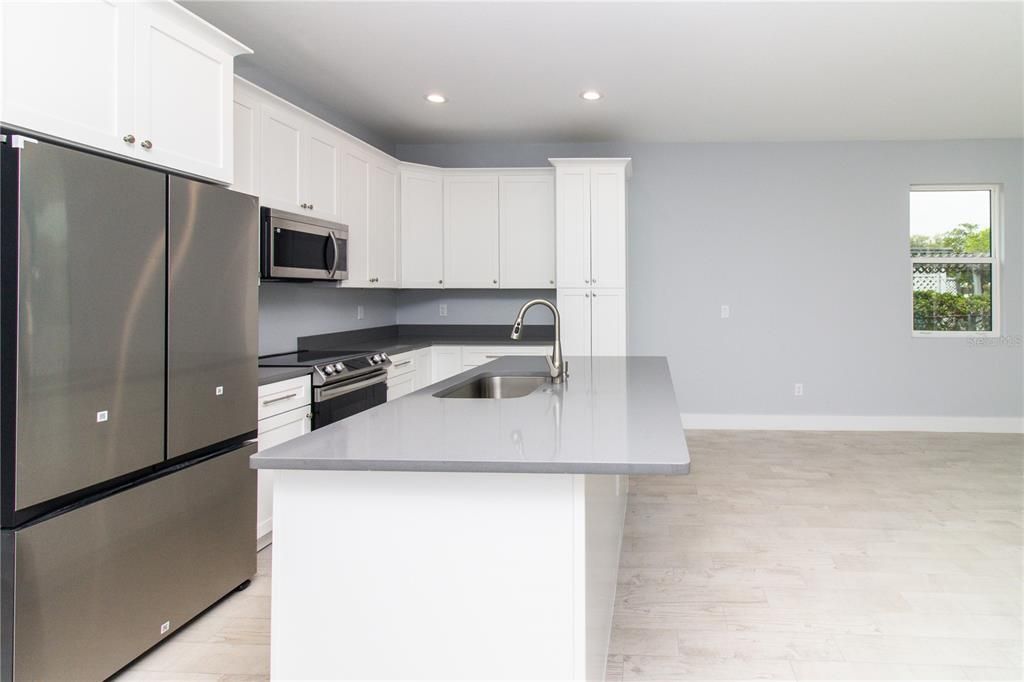 For Sale: $537,000 (3 beds, 2 baths, 1701 Square Feet)