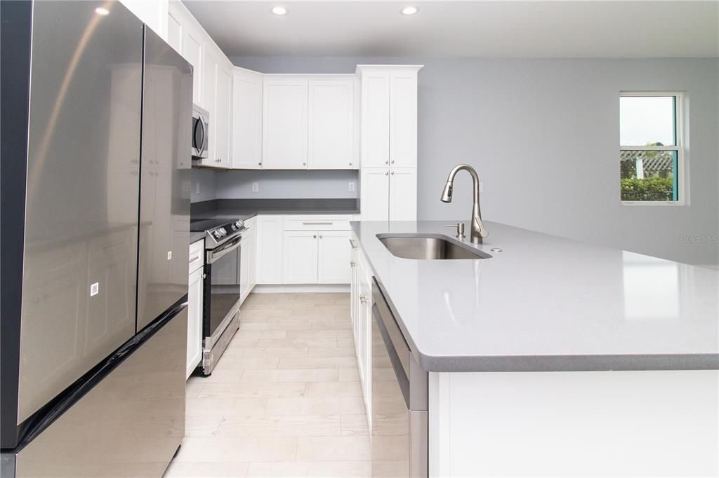 For Sale: $537,000 (3 beds, 2 baths, 1701 Square Feet)