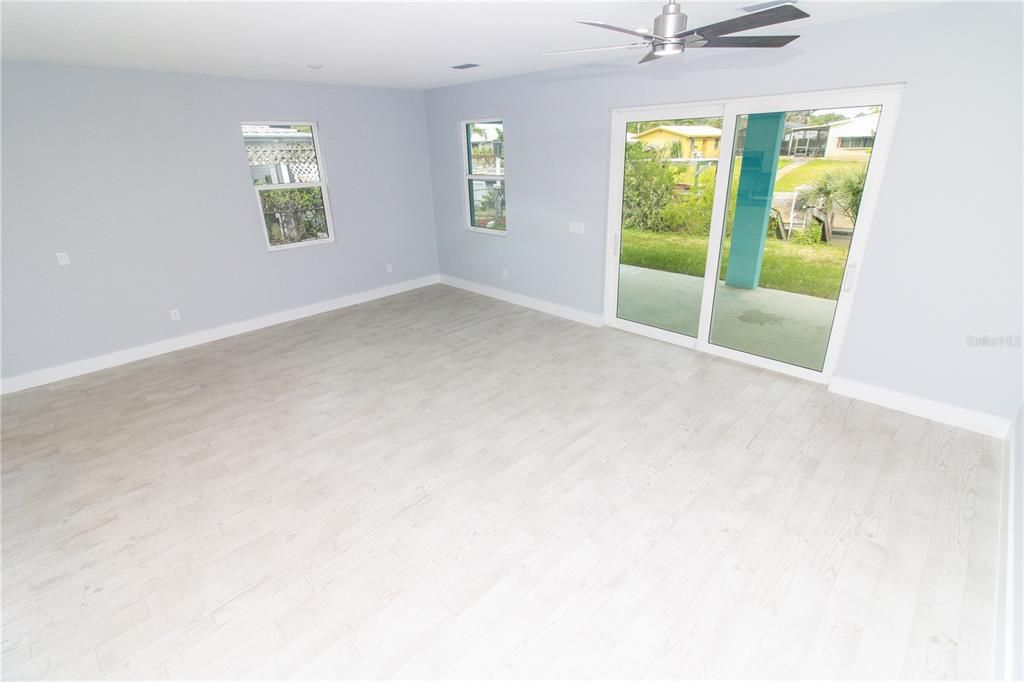 For Sale: $537,000 (3 beds, 2 baths, 1701 Square Feet)